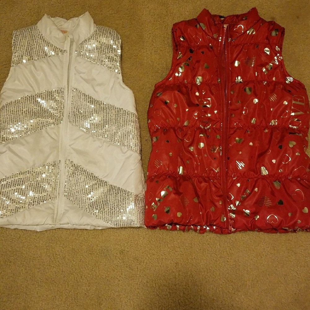2 vests and 2 leggings